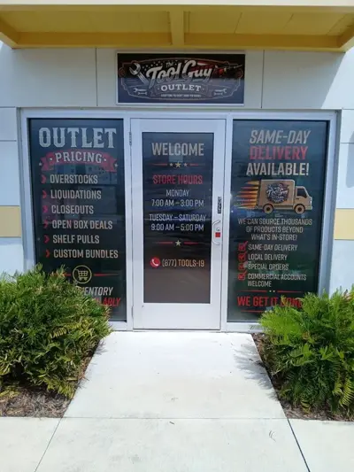Outlet window and door graphics Photo